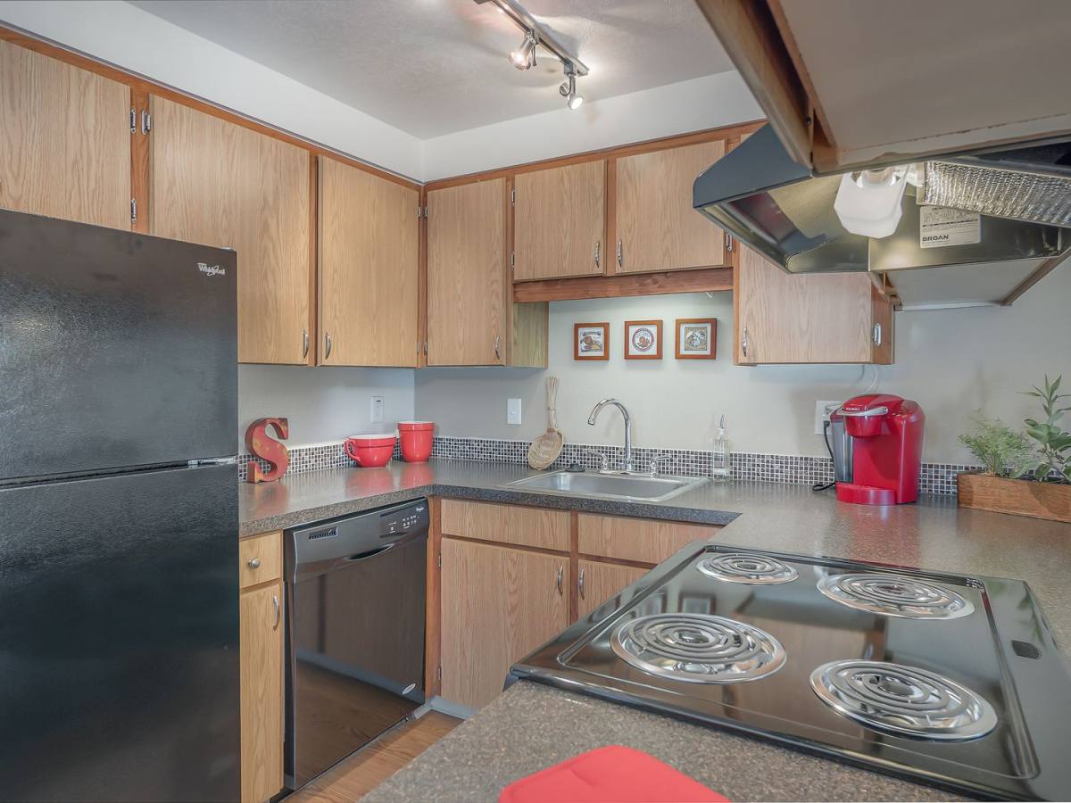 Apartment for rent at 10587 Tigard St, Portland, OR 97223
