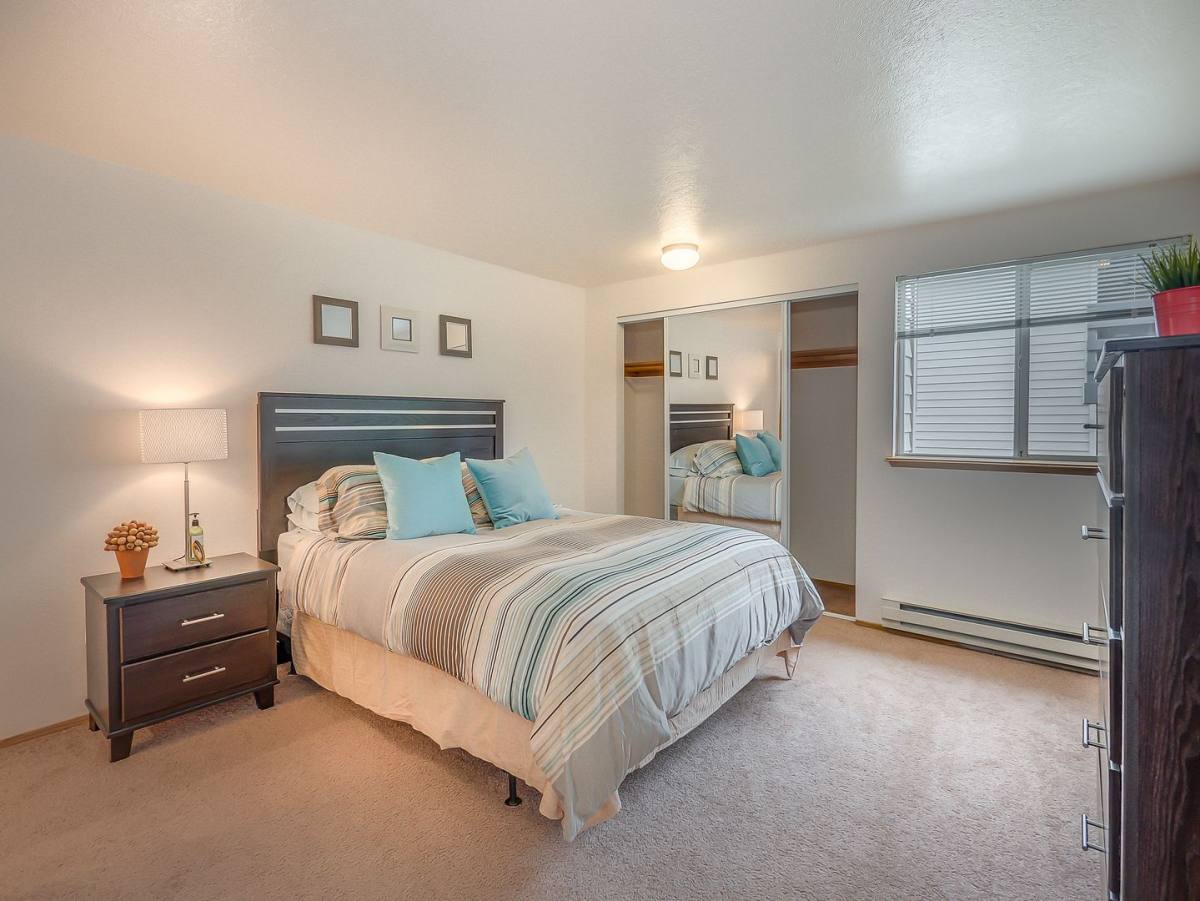 Apartment for rent at 10587 Tigard St, Portland, OR 97223
