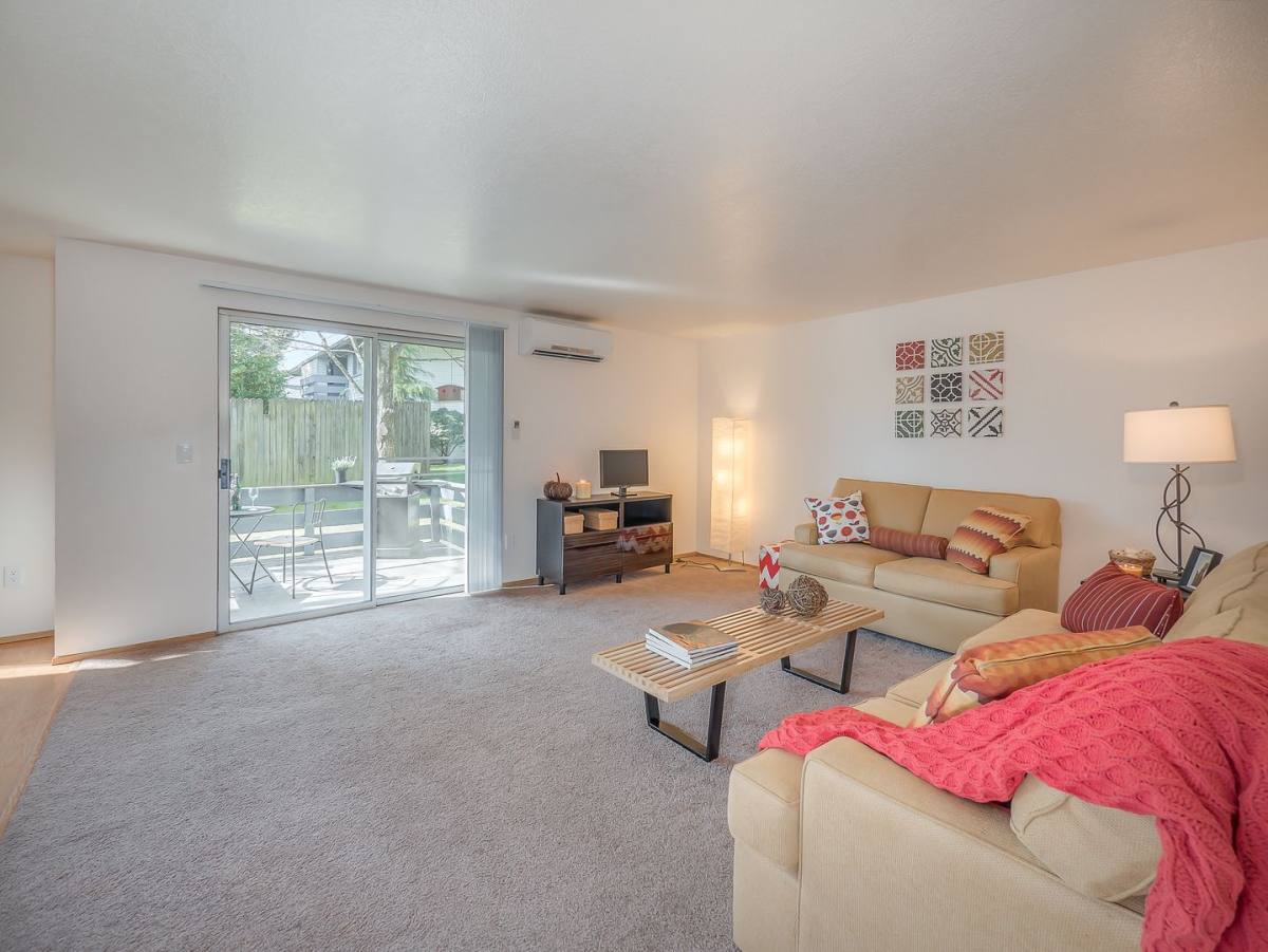 Apartment for rent at 10587 Tigard St, Portland, OR 97223