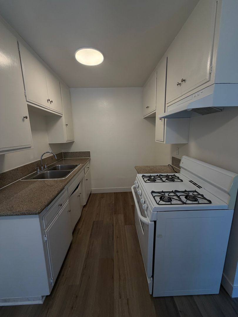 Apartment for rent at 501 Temple Ave, Long Beach, CA 90814