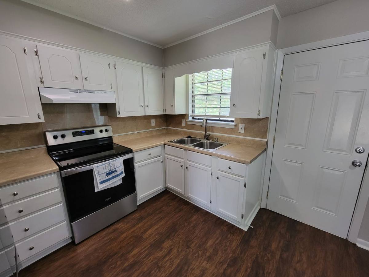 House for rent at 1900 Kelly Dr, Jacksonville, AR 72076