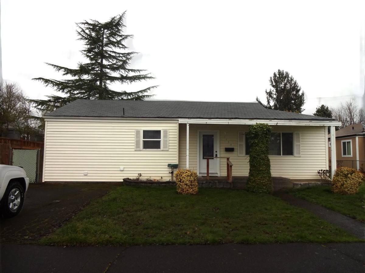 House for rent at 1732 G St, Springfield, OR 97478