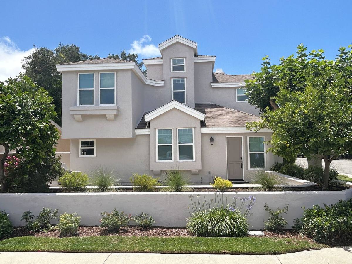 House for rent at 1938 Westminister Ave, Costa Mesa, CA 92627