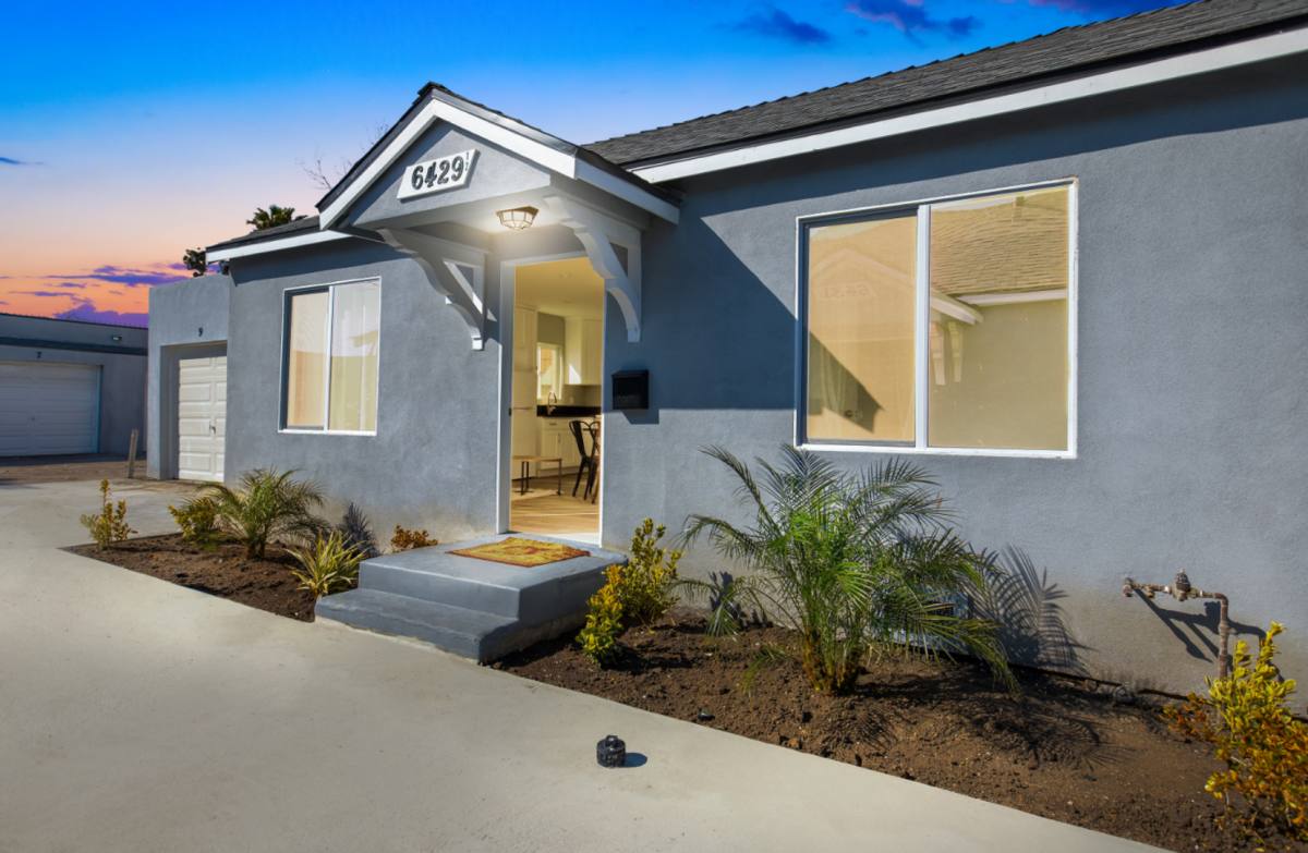 Apartment for rent at 6433 S Victoria Ave, Los Angeles, CA 90043