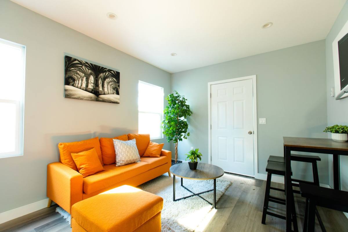 Apartment for rent at 6433 S Victoria Ave, Los Angeles, CA 90043
