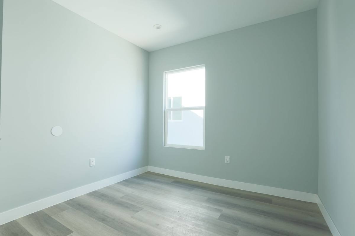 Apartment for rent at 6433 S Victoria Ave, Los Angeles, CA 90043