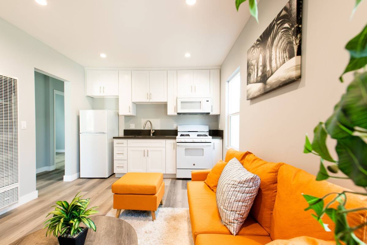 Apartment for rent at 6433 S Victoria Ave, Los Angeles, CA 90043