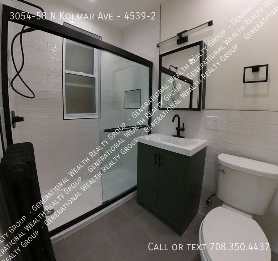 Apartment for rent at 3054-58 N Kolmar Ave #2, Chicago, IL 60641
