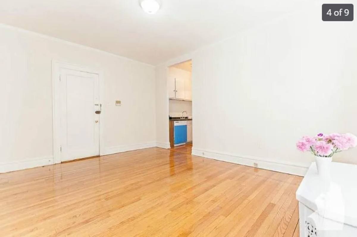 Apartment for rent at 445 Wmelrose St, Chicago, IL 60657