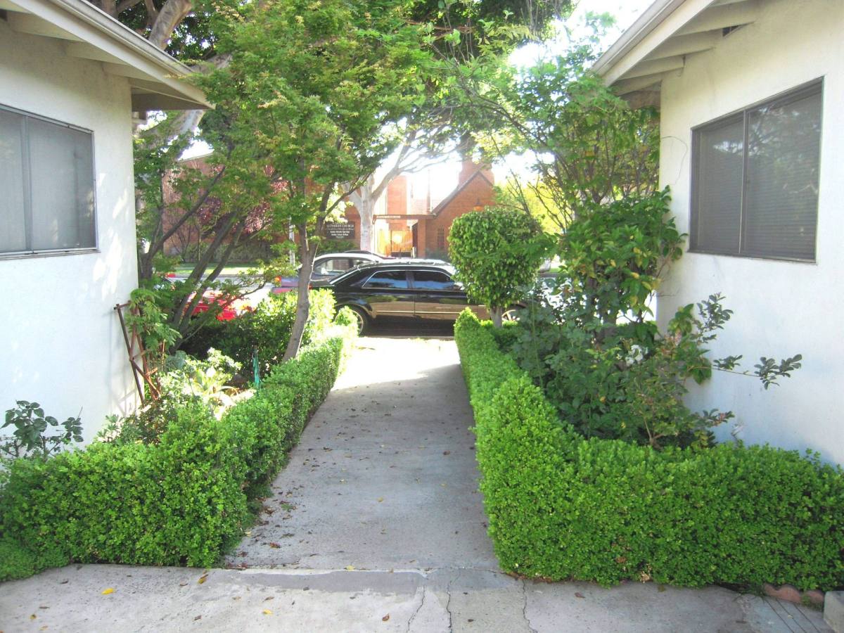 Apartment for rent at 4430 Overland Ave, Culver City, CA 90230