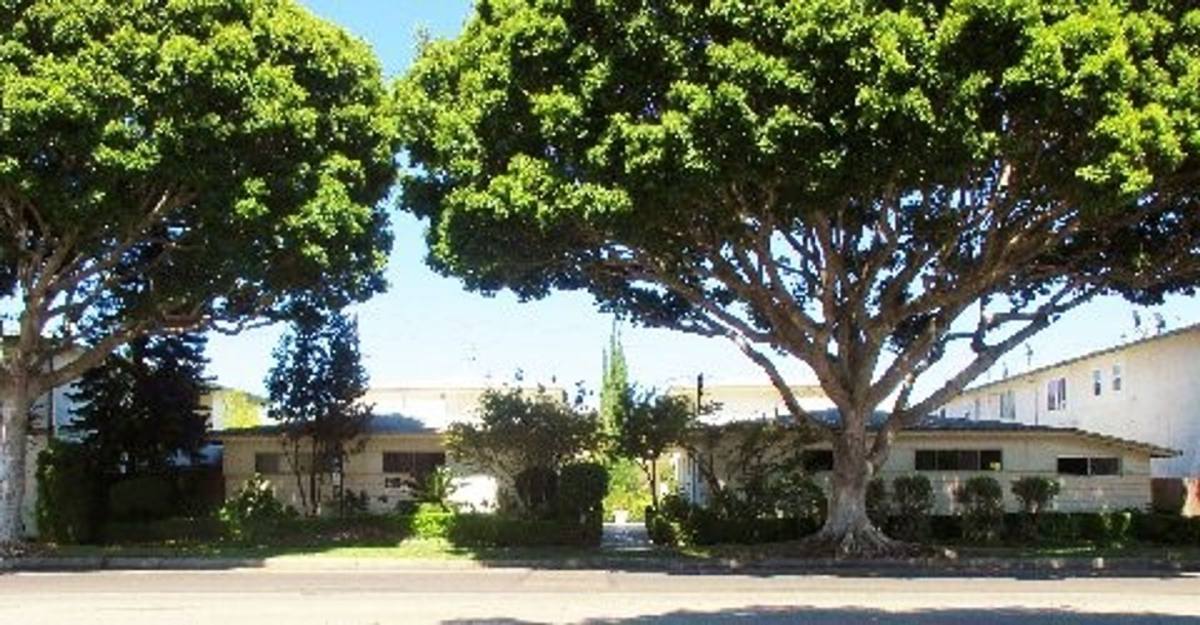 Apartment for rent at 4430 Overland Ave, Culver City, CA 90230
