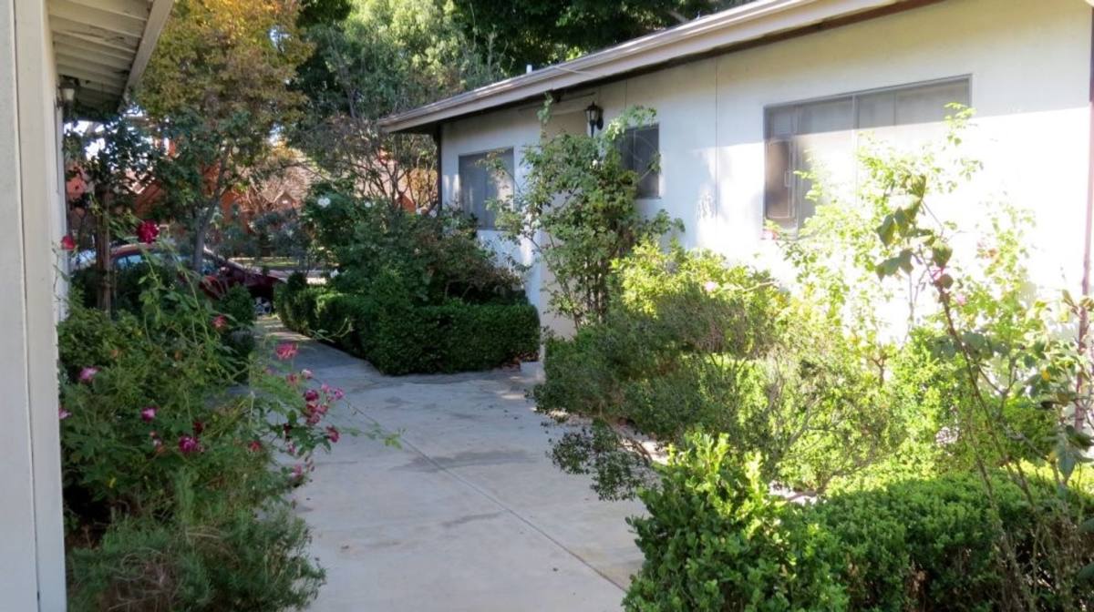 Apartment for rent at 4430 Overland Ave, Culver City, CA 90230