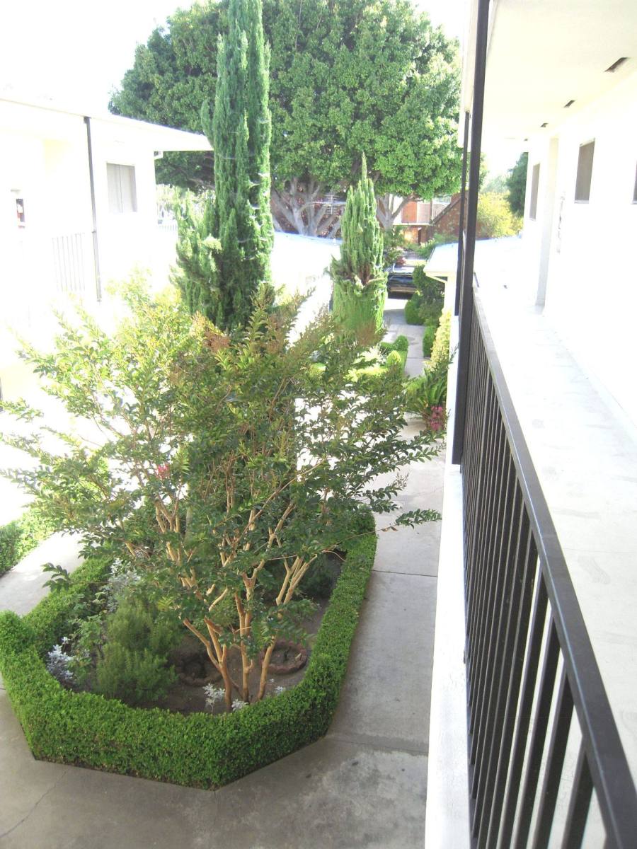 Apartment for rent at 4430 Overland Ave, Culver City, CA 90230
