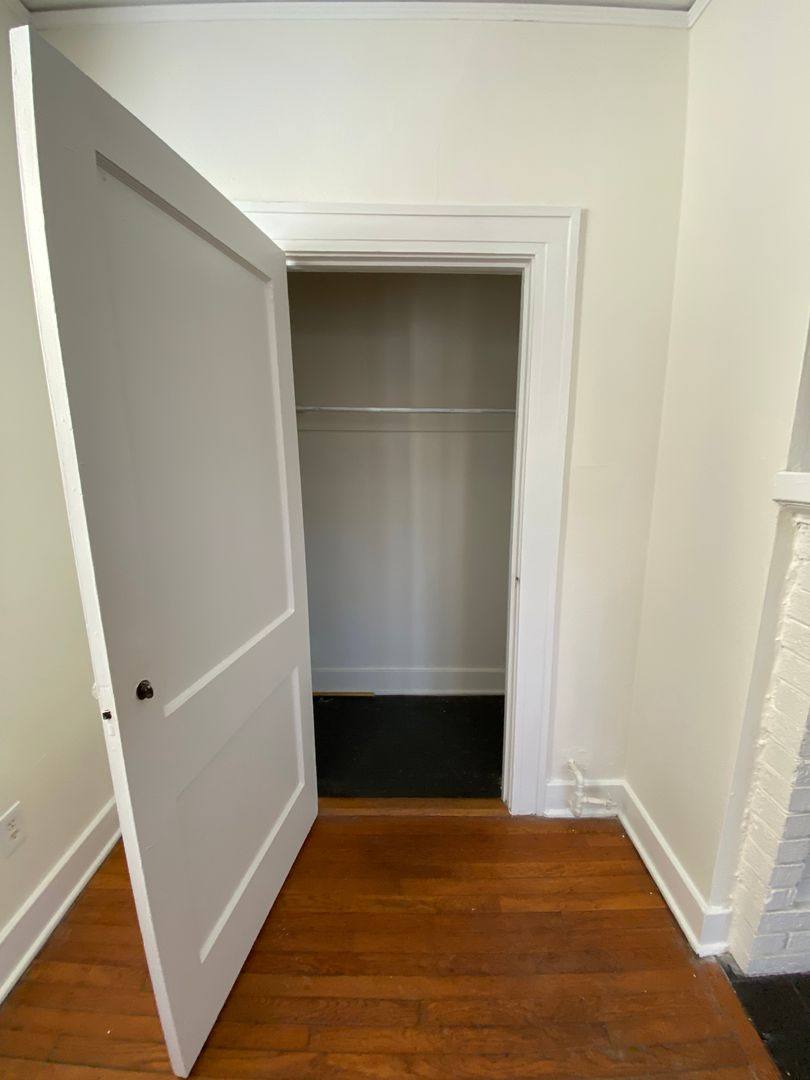 Apartment for rent at 29 E 34th St, Savannah, GA 31401