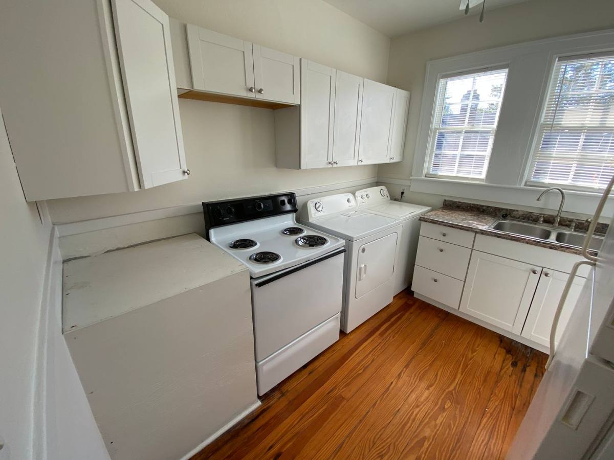 Apartment for rent at 29 E 34th St, Savannah, GA 31401