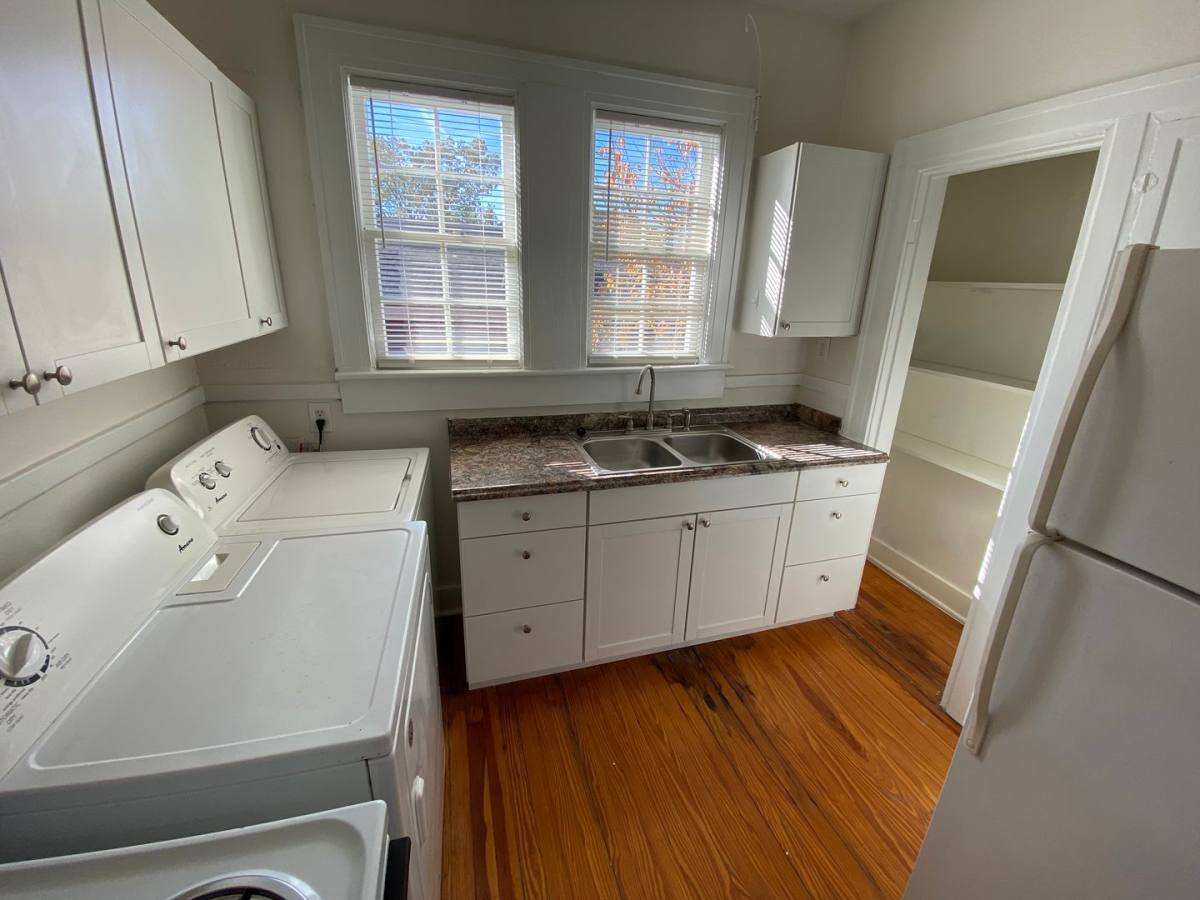 Apartment for rent at 29 E 34th St, Savannah, GA 31401