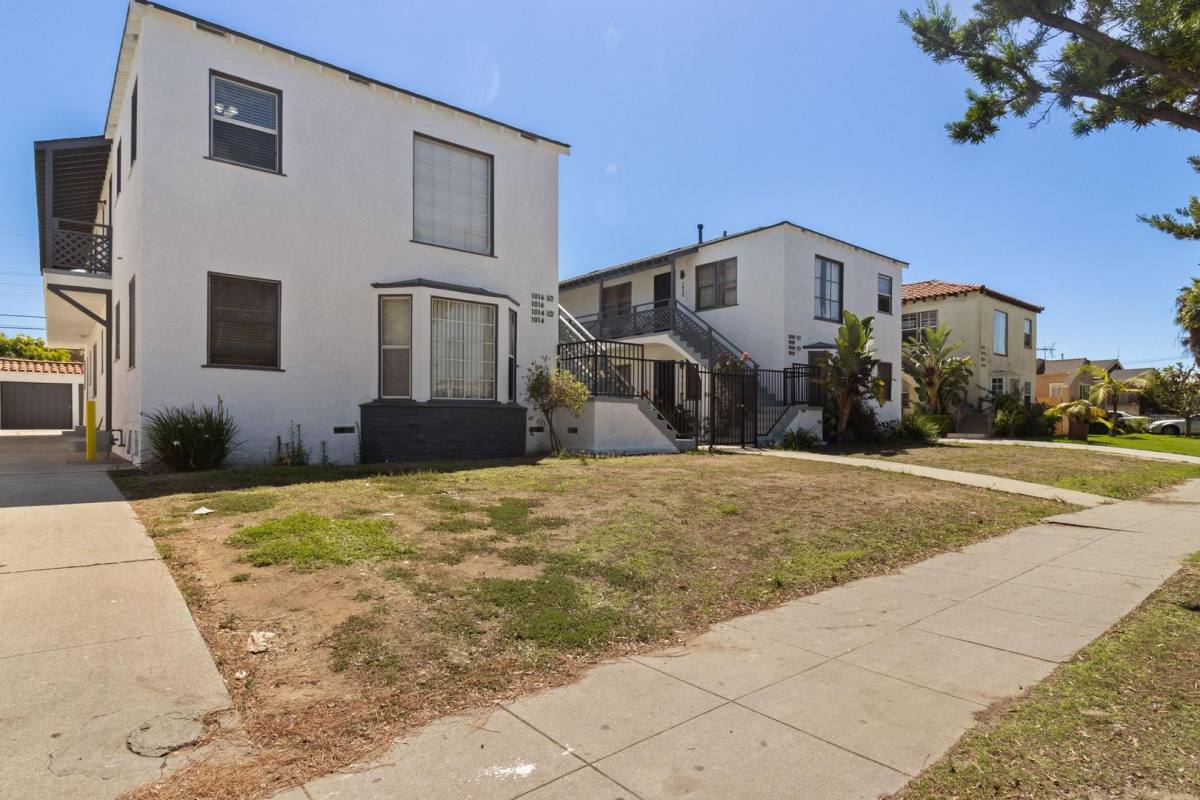 Apartment for rent at 1014-1020 S Inglewood Ave, Inglewood, CA 90301