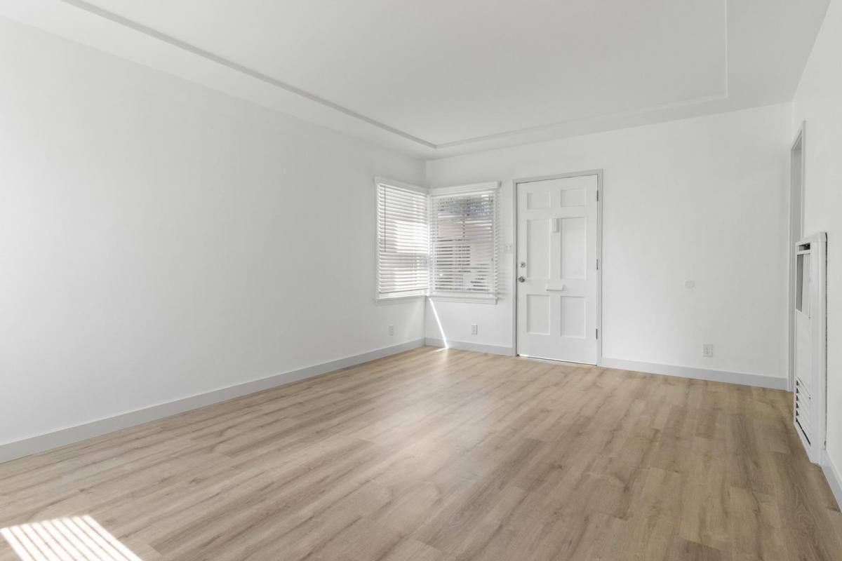 Apartment for rent at 1014-1020 S Inglewood Ave, Inglewood, CA 90301