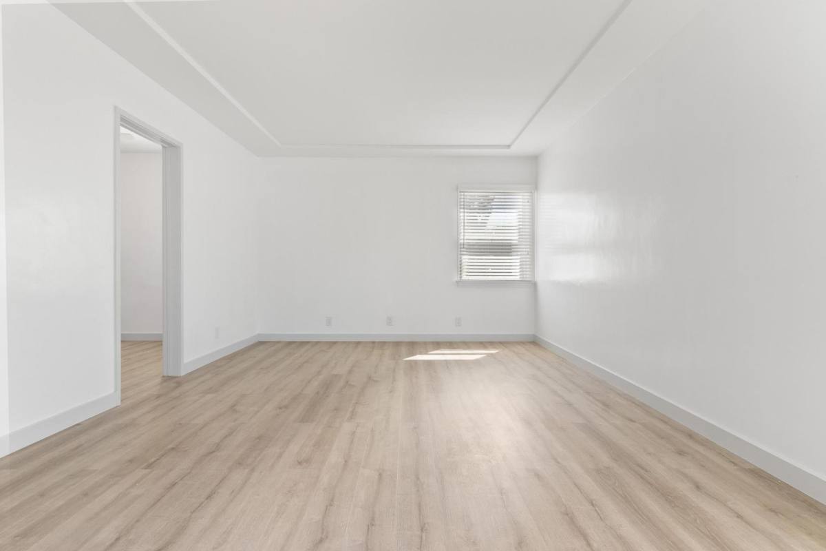 Apartment for rent at 1014-1020 S Inglewood Ave, Inglewood, CA 90301
