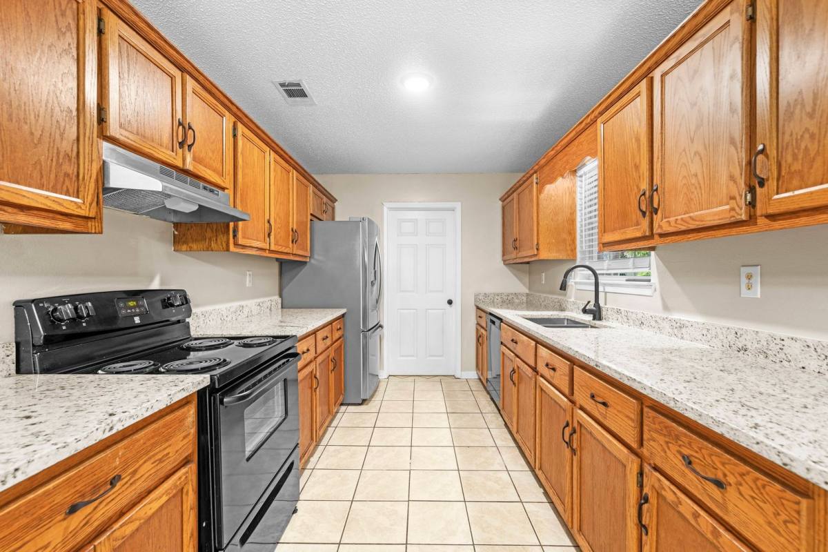 House for rent at 502 Hyde Park Dr, Crestview, FL 32539