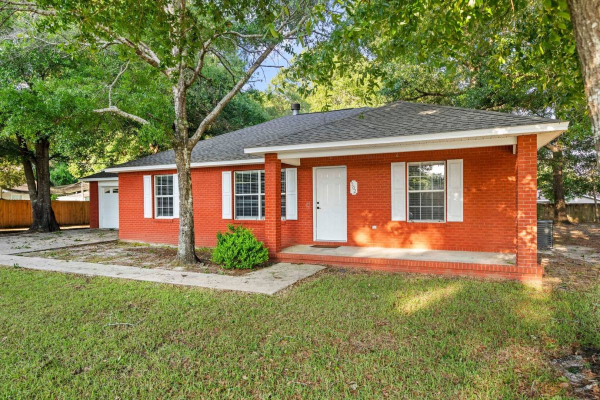 House for rent at 502 Hyde Park Dr, Crestview, FL 32539