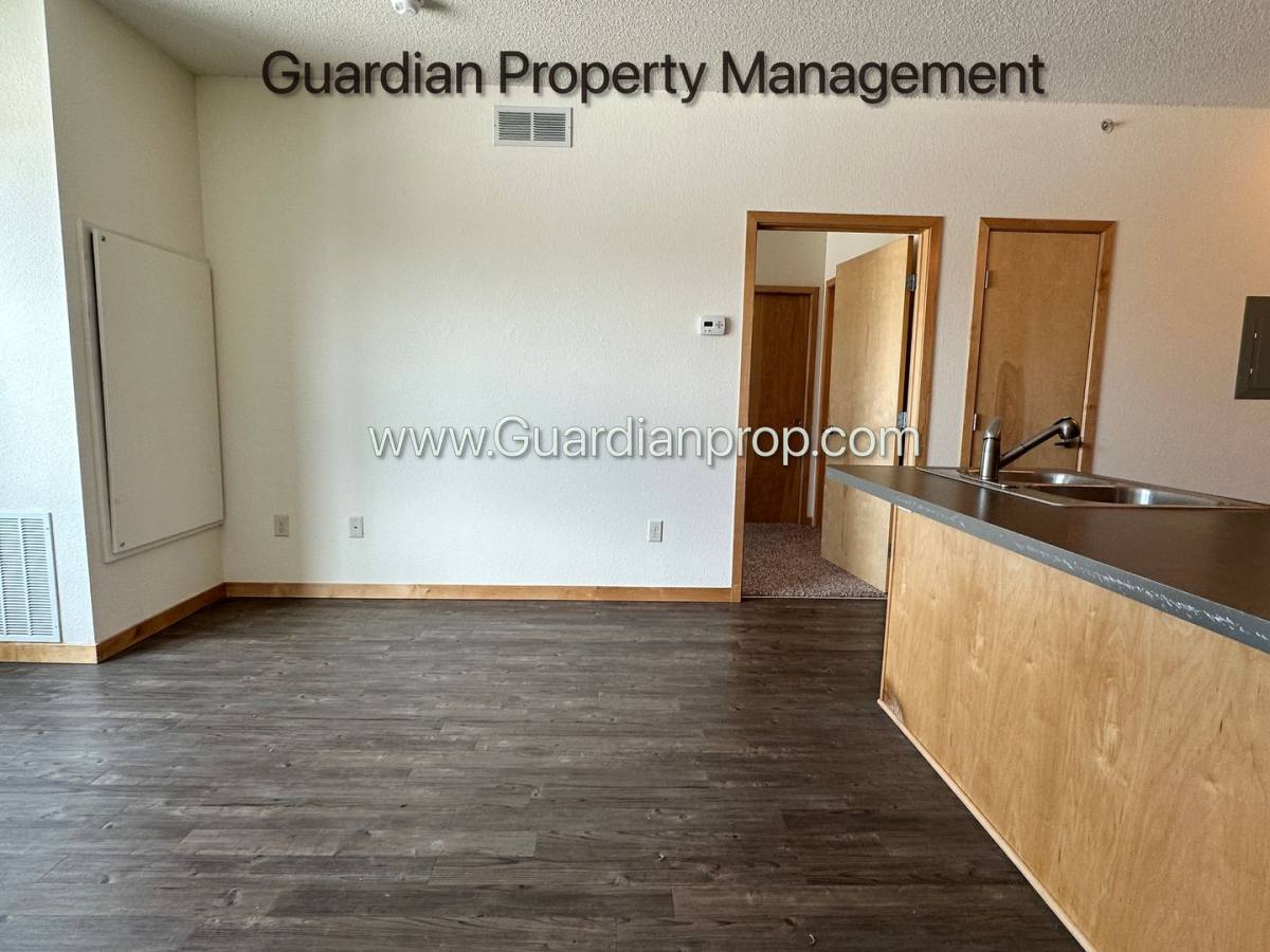 Apartment for rent at 811 4th St SE, Minneapolis, MN 55414