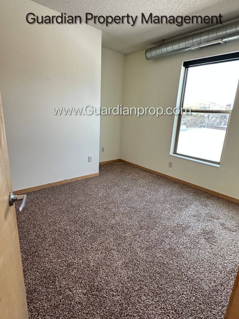 Apartment for rent at 811 4th St SE, Minneapolis, MN 55414