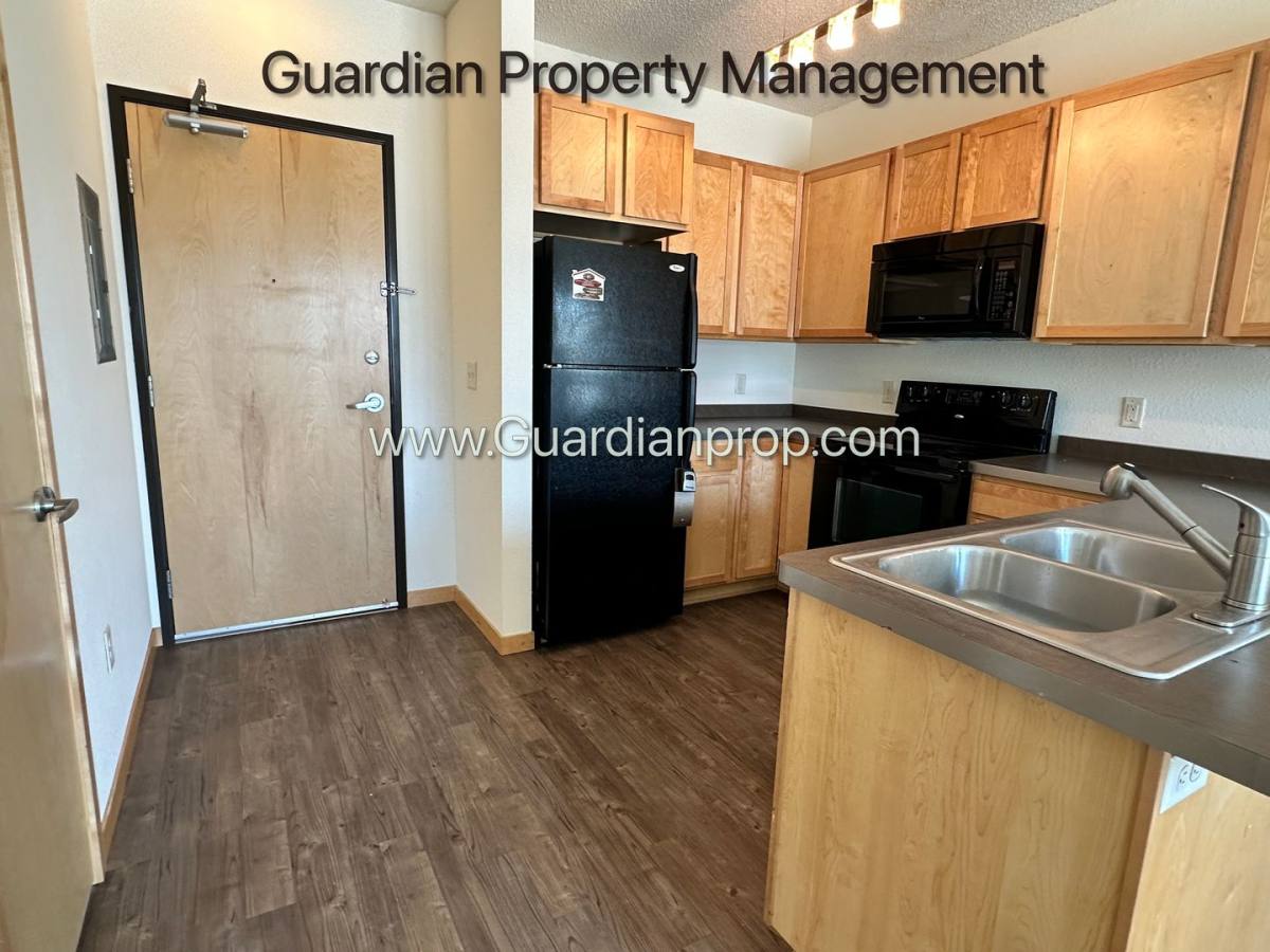 Apartment for rent at 811 4th St SE, Minneapolis, MN 55414