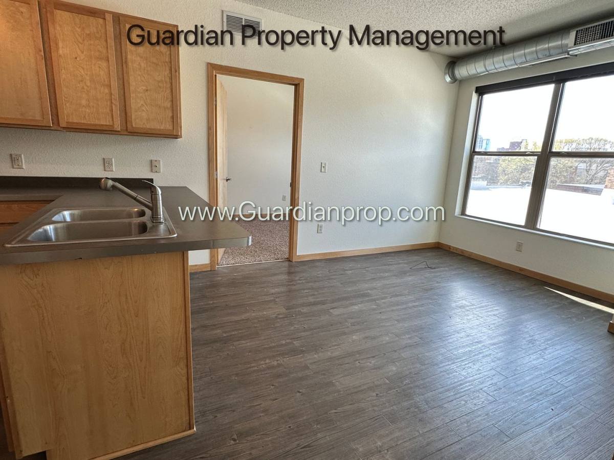 Apartment for rent at 811 4th St SE, Minneapolis, MN 55414