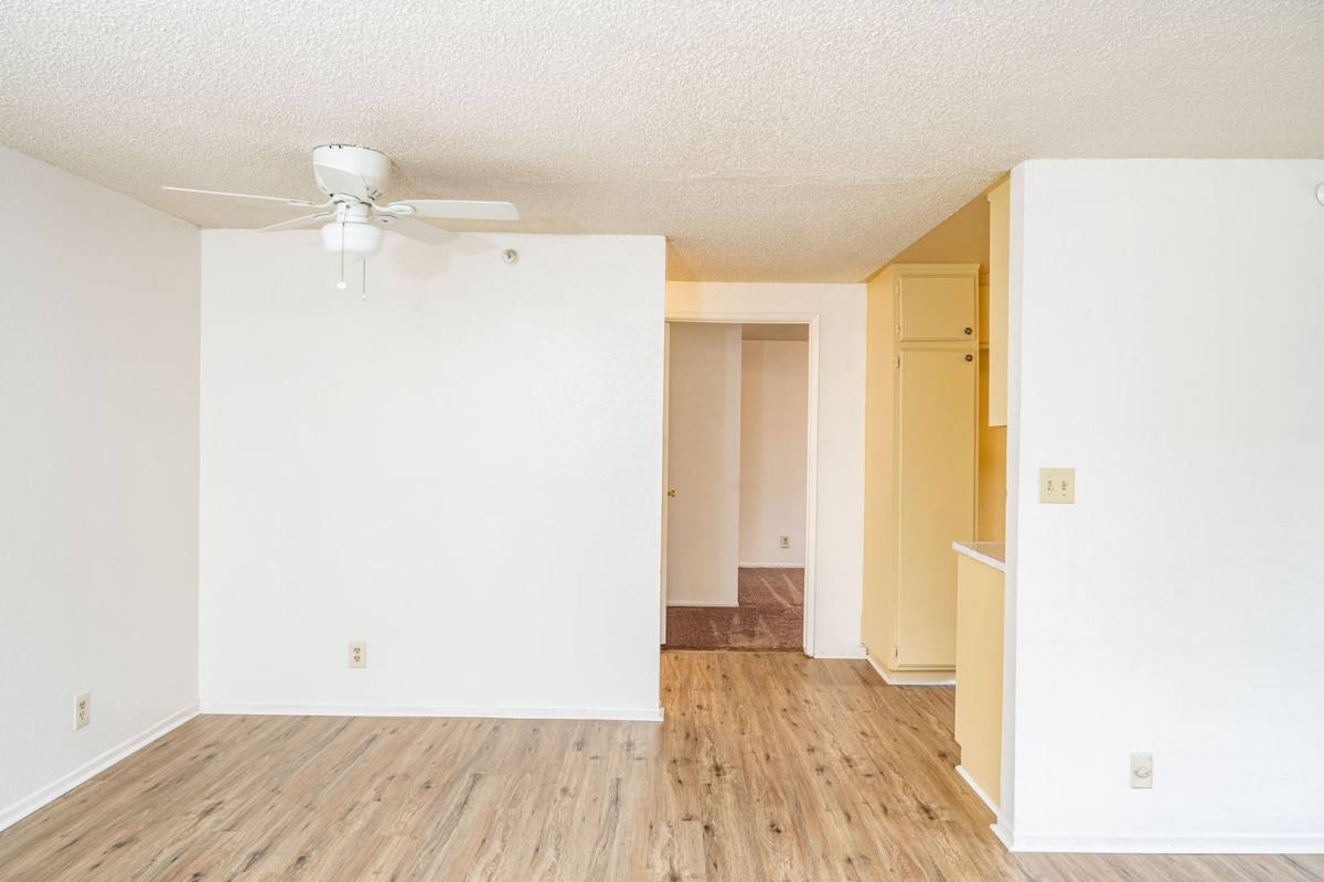Apartment for rent at 12100 Birch Ave, Hawthorne, CA 90250