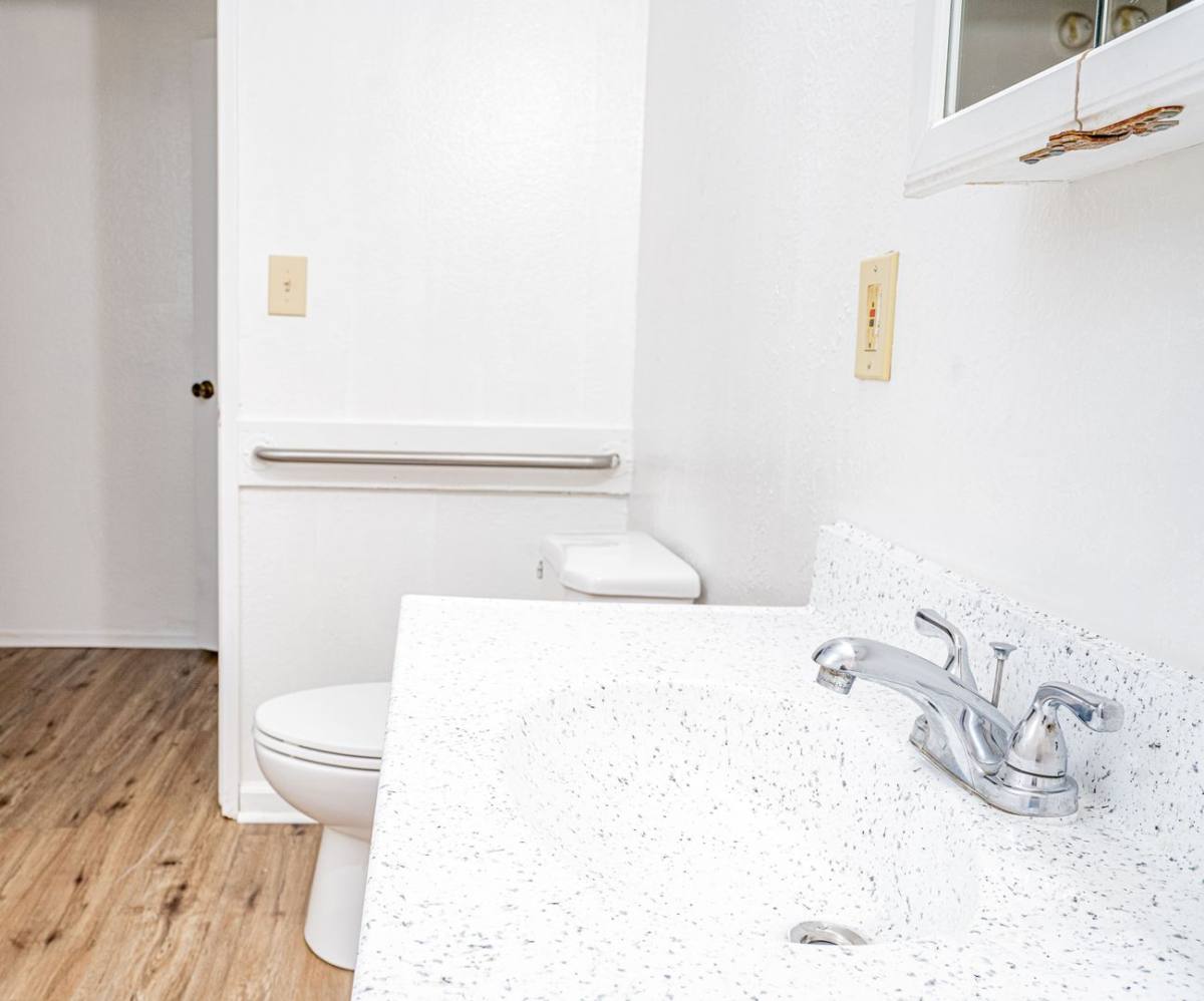 Apartment for rent at 12100 Birch Ave, Hawthorne, CA 90250
