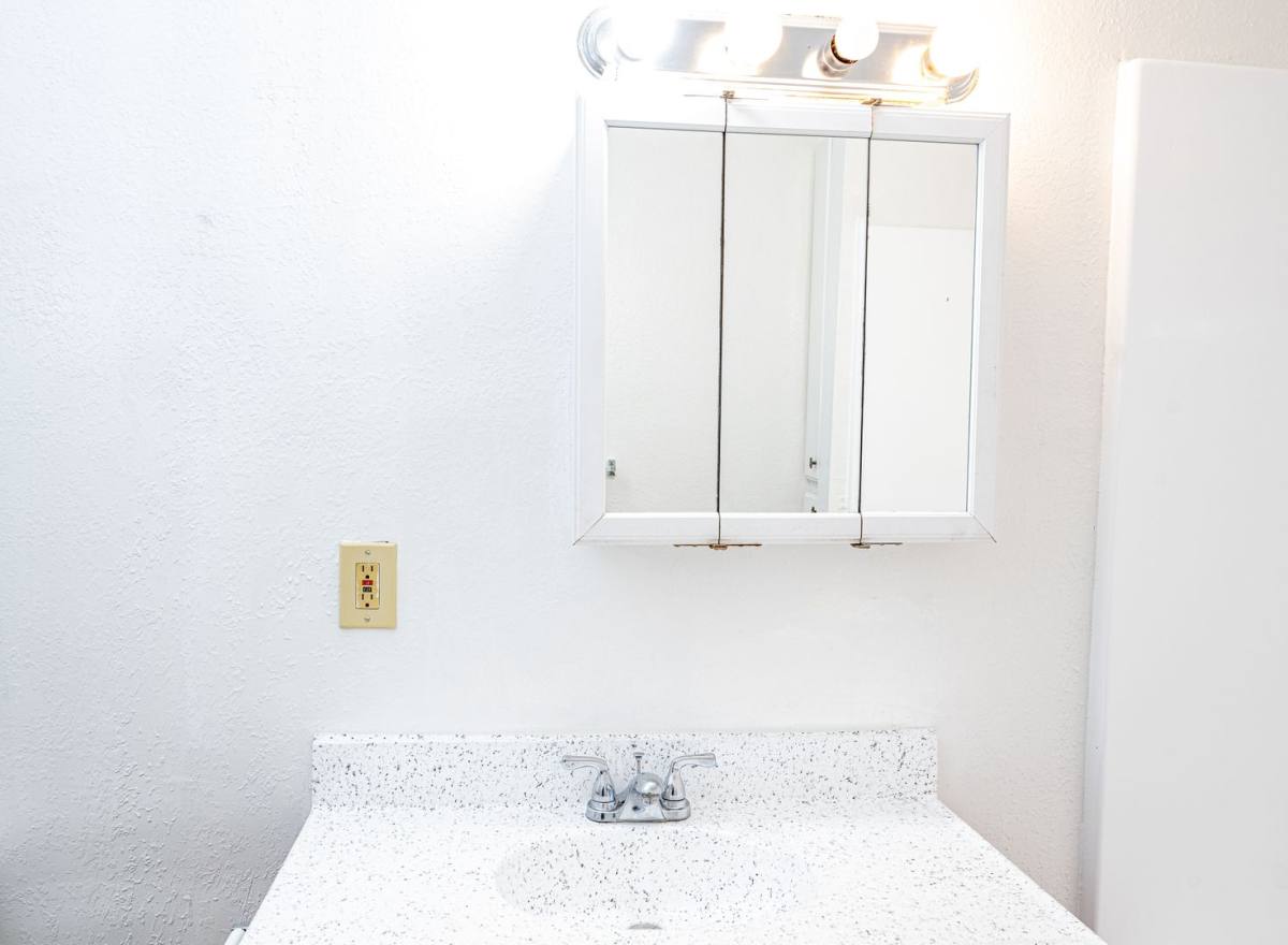 Apartment for rent at 12100 Birch Ave, Hawthorne, CA 90250