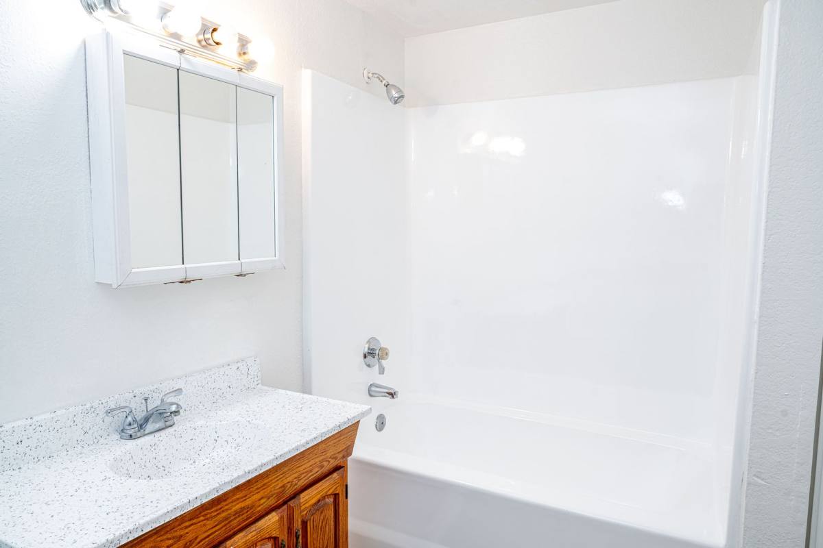 Apartment for rent at 12100 Birch Ave, Hawthorne, CA 90250