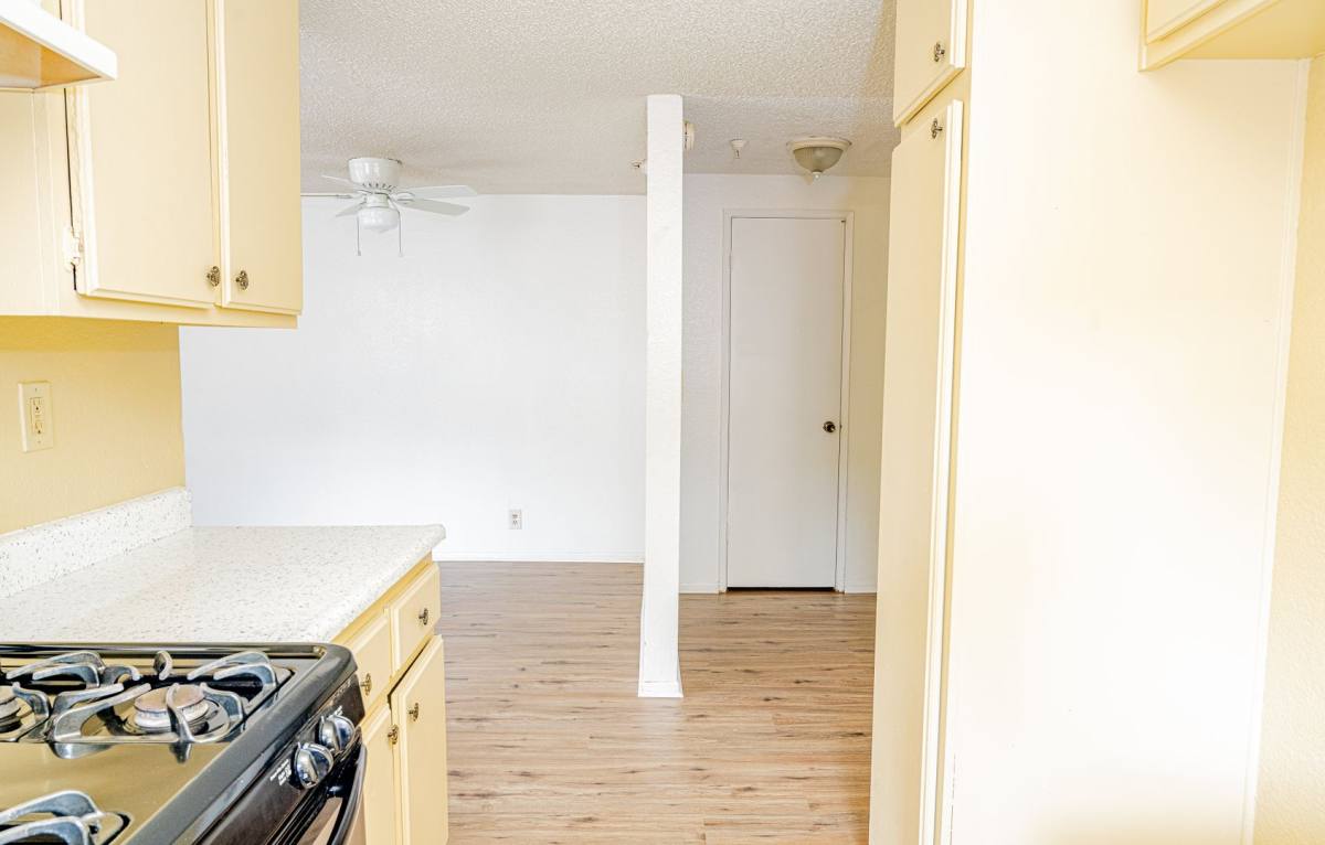 Apartment for rent at 12100 Birch Ave, Hawthorne, CA 90250