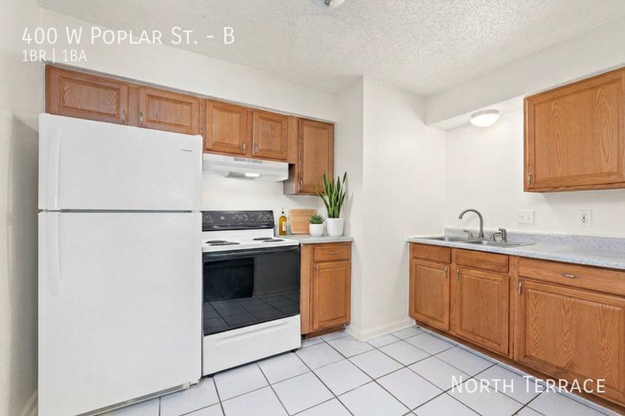 Apartment for rent at 400 W Poplar St #B, Olathe, KS 66061