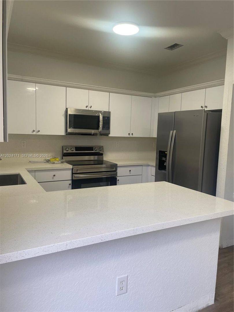 Townhouse for rent at 6960 NW 177th St, Hialeah, FL 33015
