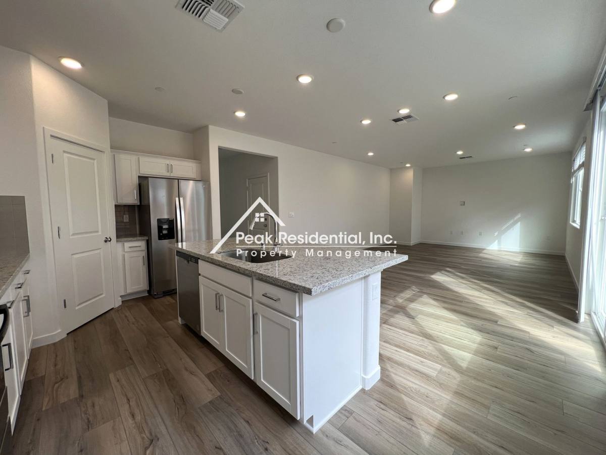 House for rent at 5218 Senesta Circle, Sacramento, CA 95824
