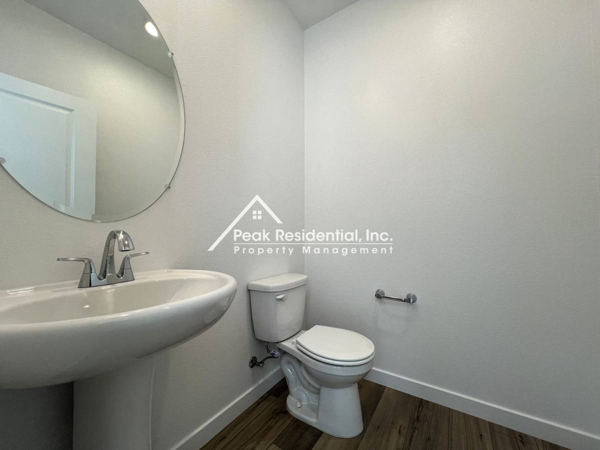 House for rent at 5218 Senesta Circle, Sacramento, CA 95824