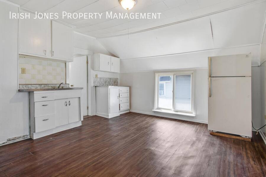 Apartment for rent at 215 Thompson St #2, Buffalo, NY 14207