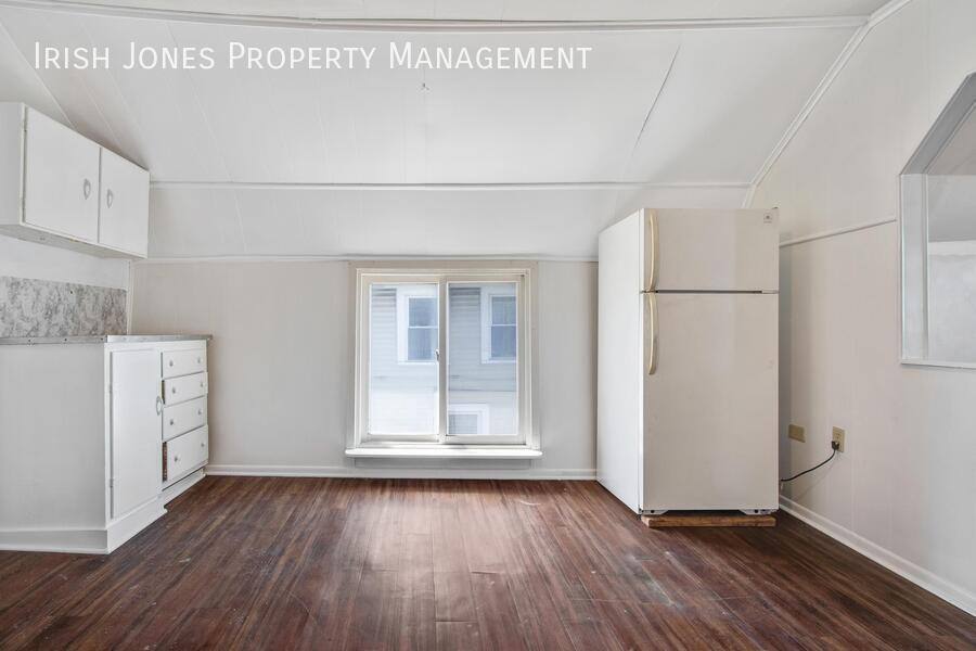 Apartment for rent at 215 Thompson St #2, Buffalo, NY 14207