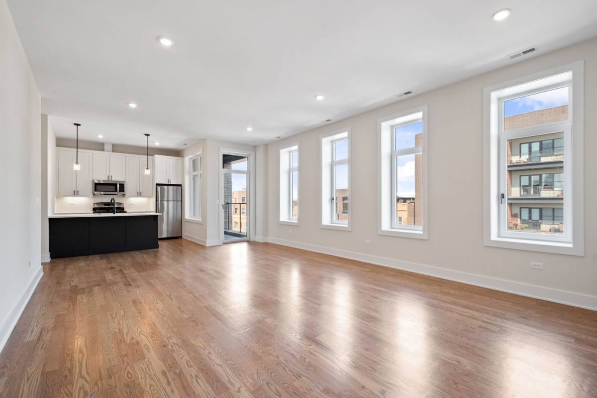 Apartment for rent at 1839 W Irving Park Rd, Chicago, IL 60613