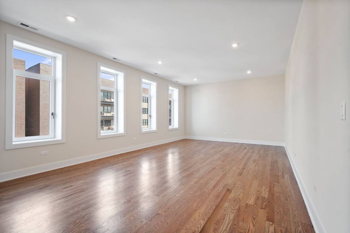 Apartment for rent at 1839 W Irving Park Rd, Chicago, IL 60613