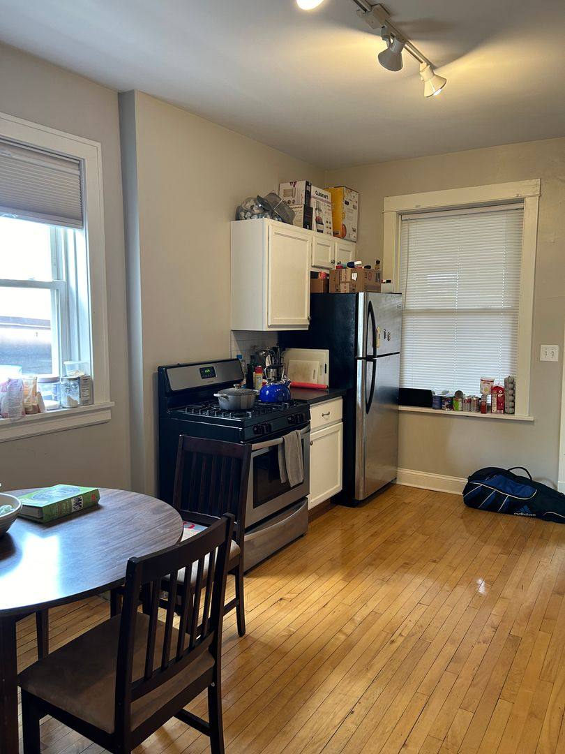 Apartment for rent at 1410 W Ohio St #2, Chicago, IL 60642