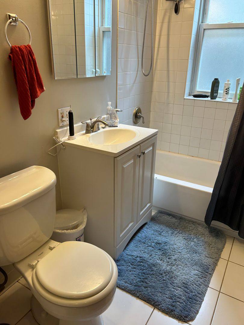 Apartment for rent at 1410 W Ohio St #2, Chicago, IL 60642