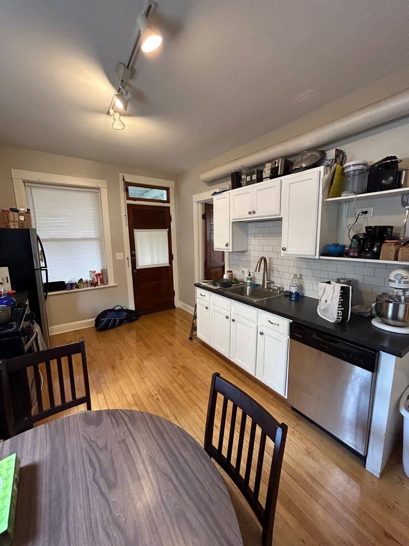 Apartment for rent at 1410 W Ohio St #2, Chicago, IL 60642