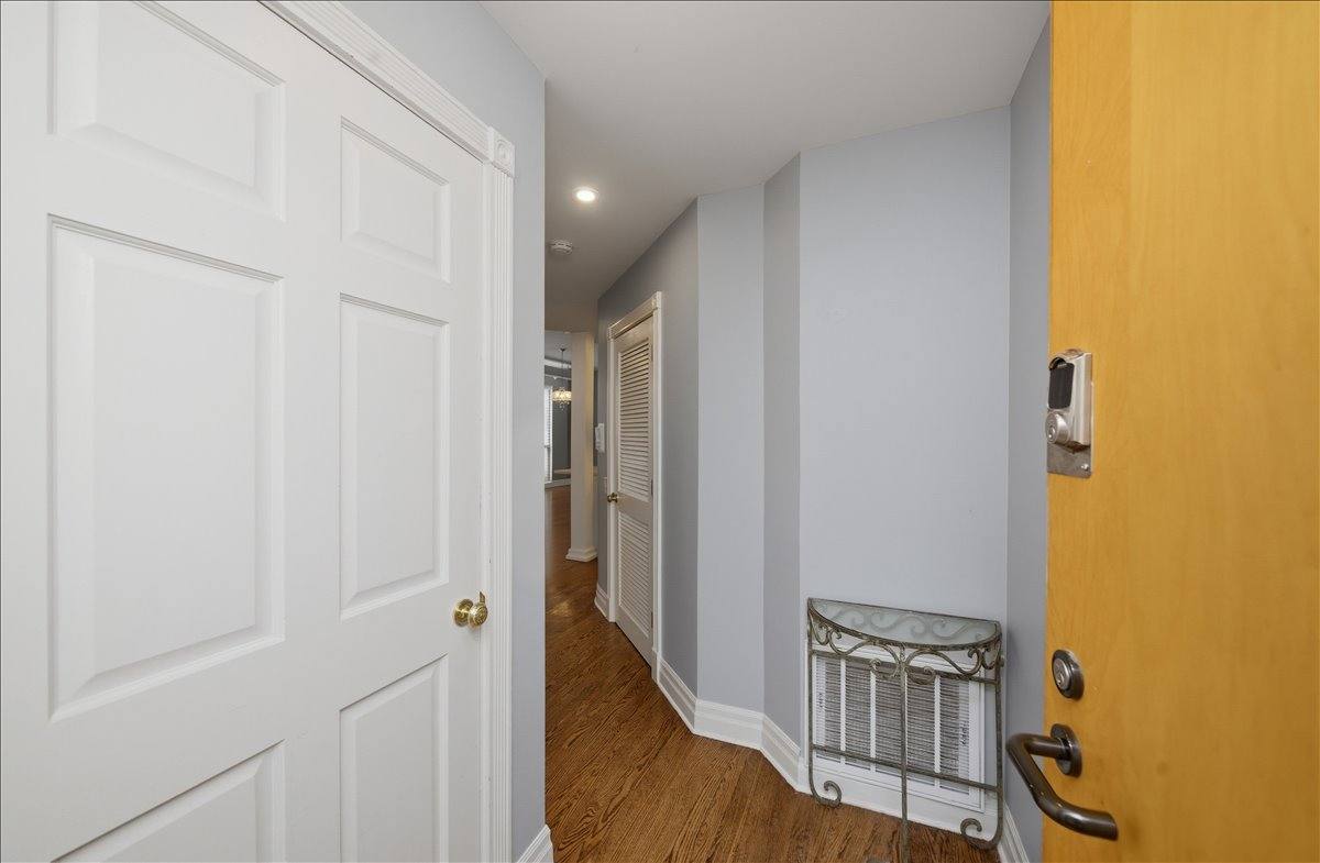 Apartment for rent at 501 N Wells #2W, Chicago, IL 60654