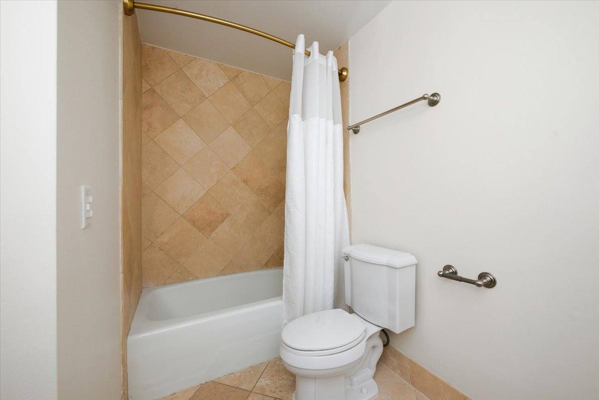 Apartment for rent at 501 N Wells #2W, Chicago, IL 60654