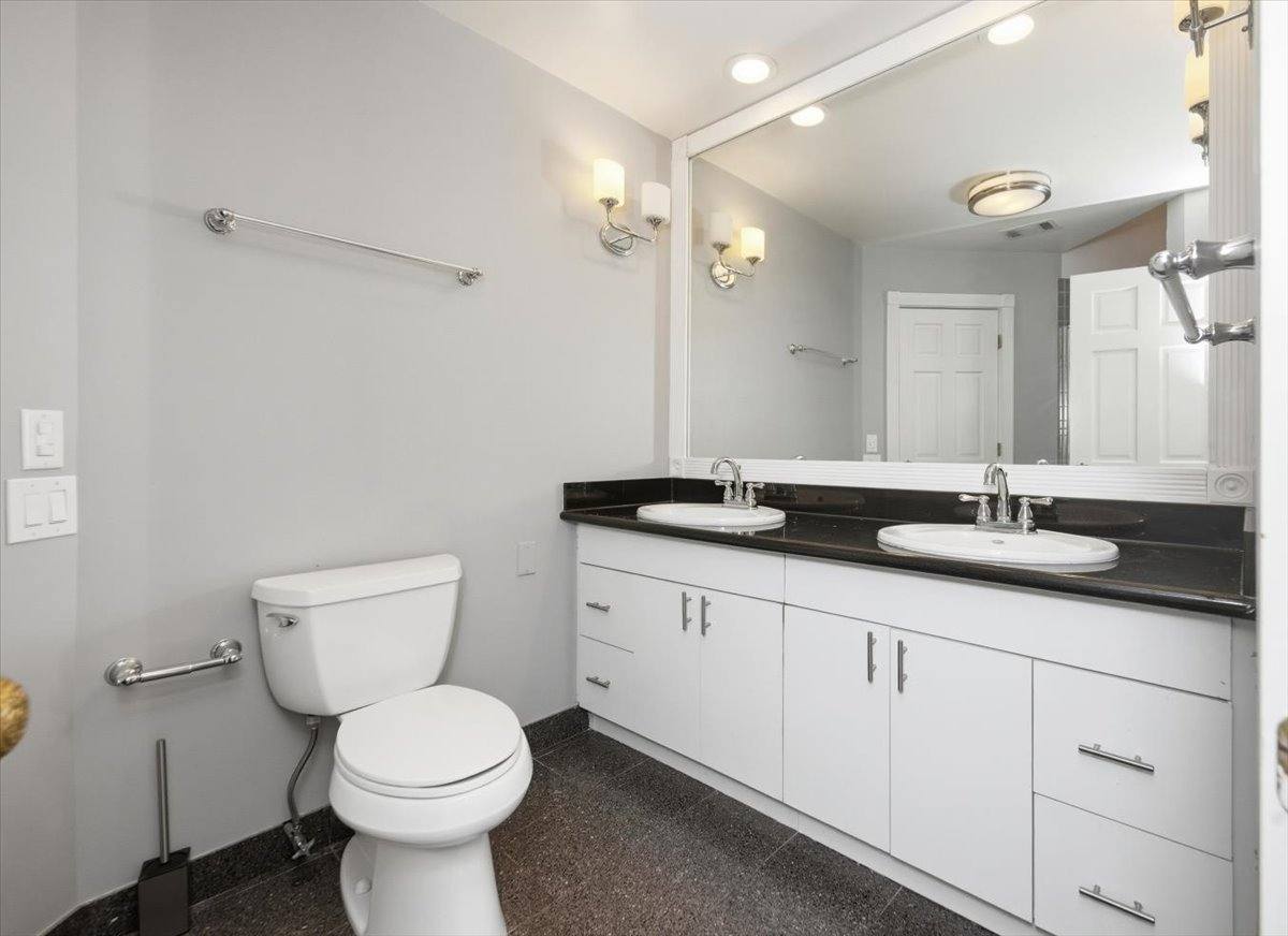 Apartment for rent at 501 N Wells #2W, Chicago, IL 60654