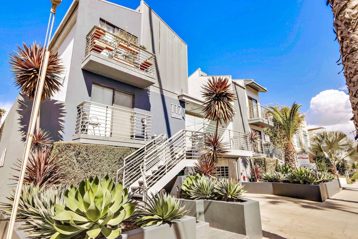 Apartment for rent at 117 Pacific St, Santa Monica, CA 90405