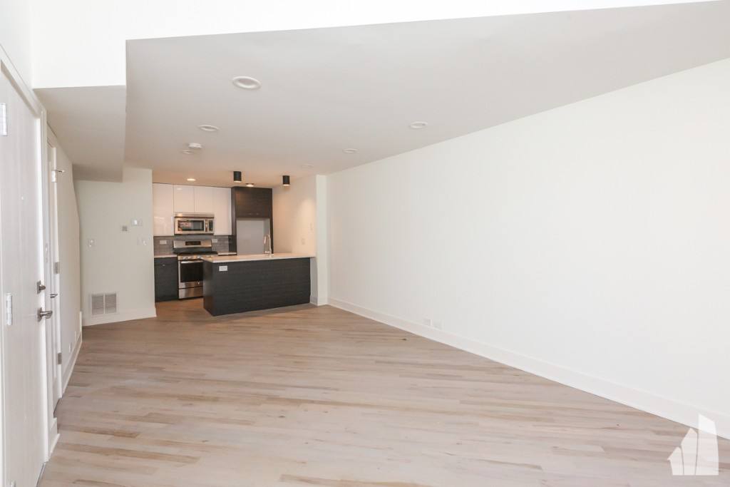 Apartment for rent at 954 W Grace #A101, Chicago, IL 60613